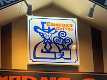 「行ったら必ず頼んじゃう」コメダ珈琲店の“テイクアウトもできるメニュー”が大好評　「コメダで最強のメシ」「想像の3倍くらい厚みがあってほんと美味しい」