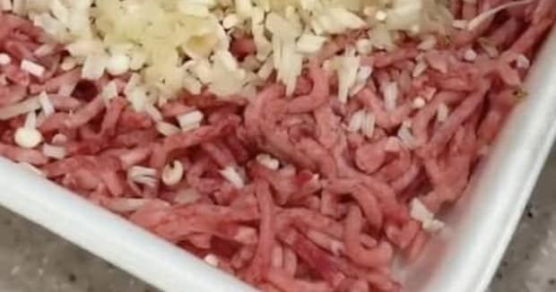 製氷器に“ひき肉”を詰めるだけで……「えええぇーー最高!!!」　目からウロコの“お手軽料理”が300万再生　「ナイスアイデア」「これいい!!」