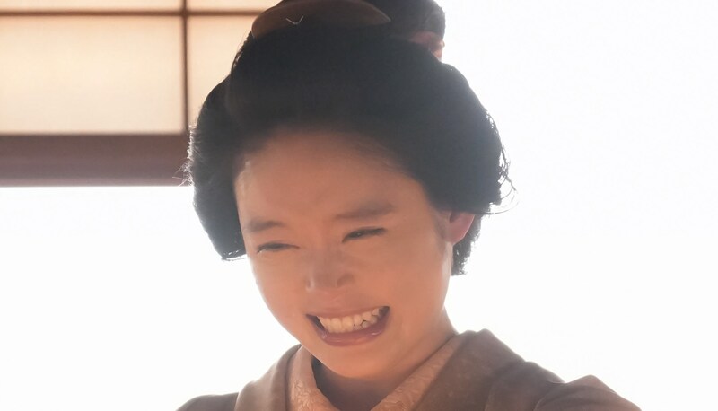 「こわっ」【ばけばけ】クランクアップ→思わず二度見……高石あかりの背後に“まさかの姿”「気になりすぎて内容入ってこない」
