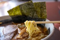 【画像：「東京都の醤油ラーメンの名店」10選を見る】