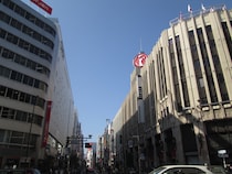 「口の中でふんわりと広がる上品な味」　伊勢丹新宿店地下で買える“王道の和菓子店”が30代以下に人気！　「プレゼントにも最適」「ラムレーズン味うますぎる…！」