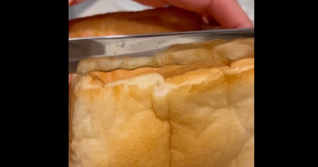 2児ママが米粉の一斤食パンを焼いて、包丁で切ったら……　「私は何を作りましたか？」衝撃の中身が50万表示「ある意味天才」