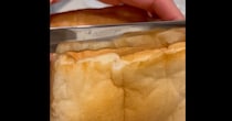 2児ママが米粉の一斤食パンを焼いて、包丁で切ったら……　「私は何を作りましたか？」衝撃の中身が50万表示「ある意味天才」