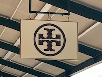 「色違い、サイズ違いも欲しい」Tory Burch（トリーバーチ）の“2WAYバッグ”に絶賛の声　「一年中使える」「フォーマルにもカジュアルにも◎」