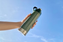 【画像：STANLEY（スタンレー）の“ワンタッチ水筒”】