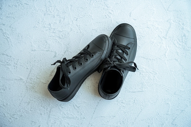 「5足リピートしています」　ムーンスターの“黒いスニーカー”に絶賛の声　「安定の履き心地」「グリップが利いて滑りにくい」「すべてのファッションによく合う」