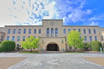 「良い大学だと思います！！！」　“学生生活が充実する大学”といえば？　ランキング上位に「家を行き来したり、終電を気にせず遊べる」「東大や京大出身の先生が多い」の声