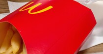 マクドナルドのポテト→1本混じっていた“まさかの形”に仰天　「ワロタ」「当たりだ！」「これは見事な……」