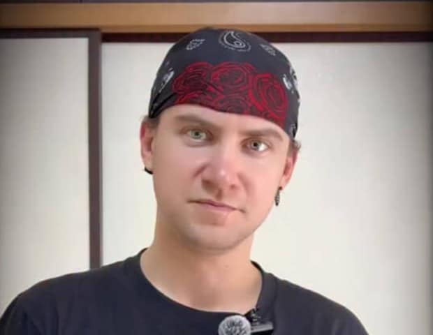 外国人男性「日本は危険です」→その“元凶”は……　予想外の光景が84万再生「めっちゃわかる」