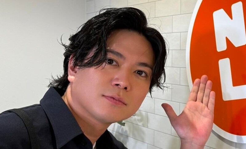 NEWS加藤シゲアキ＆小山慶一郎、嵐ライブ見学→“お揃いの嵐グッズ”と熱すぎる感想に「後輩ならではの言葉に泣く」「歴史あってエモい……」