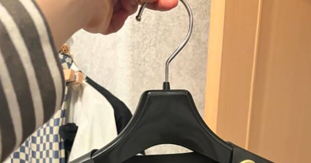 クローゼットで発見した夫所有の“すげえ重量のベスト”→実は……　まさかの正体に「ライブ衣装……？」「素敵です」