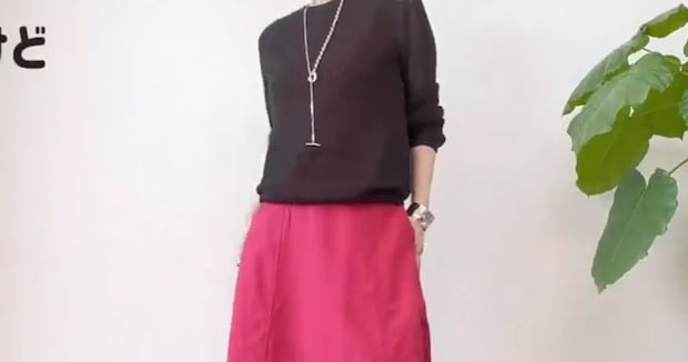 60代女性が提案するユニクロの“赤いスカート”の着回しコーデに反響　「パリジェンヌみたいでカッコいい！」「取り入れてみようかなぁ」