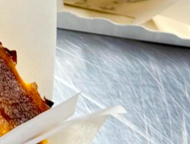 中学を卒業した次男が食事会へ→父が“クラス全員分”持たせたのは……　圧巻の手土産に「そんな友達ほしかった」「誇らしいだろうな」