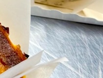 中学を卒業した次男が食事会へ→父が“クラス全員分”持たせたのは……　圧巻の手土産に「そんな友達ほしかった」「誇らしいだろうな」