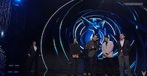 ゲームイベント「The Game Awards 2022」受賞者スピーチに不審者が乱入しマイクの前に、その後逮捕される