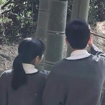 高校生のとき、たまたま隣の席になった2人→8年後……　まさかの姿に「二度びっくりしました」「本当にすてき」