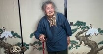 おばあちゃんの杖を“フリーレン仕様”にしてみた→お腹が痛い姿が27万再生「遊ぶな！w」「やめたげてwww」
