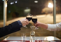 「首都圏のディナー」口コミ人気ランキングTOP10！　第1位は「メインバー ロイヤルスコッツ／ロイヤルパークホテル」【OZmallアワード2026】