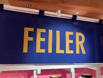 「残り1点で即購入」FEILER（フェイラー）の“ハイジ柄携帯スリッパ”に絶賛の声！　「カバンから見えても気分が上がる」「学校行事に大活躍」