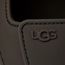 「盛れます。かわいすぎる」　UGG（アグ）の“厚底サンダル”に絶賛の声　「履いてるのを忘れるくらい軽い」「足の裏が疲れません」