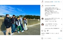 佐野勇斗、新年の家族ショットで“豪華な実家”に注目集まる　「めっちゃ豪邸」「実家公開アイドルすごい」