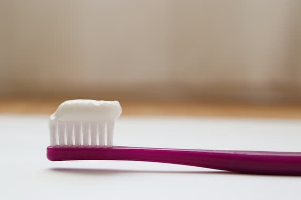 【50~60代の男性が選ぶ】リピートしたことがある「歯みがき粉ブランド」ランキング! 2位は「GUM(サンスター)」、1位は?