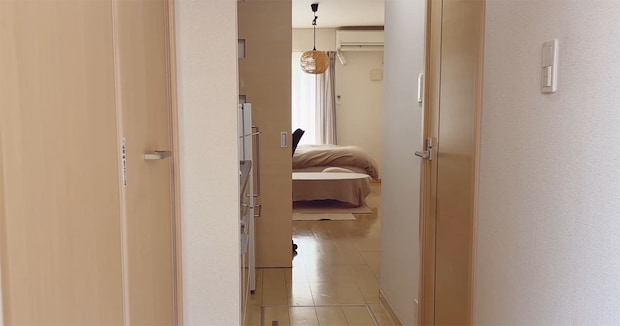 40代一人暮らし、1K9畳に引っ越して5年後……　無印良品に囲まれた空間に「整ったすがすがしいお部屋」「すてき」