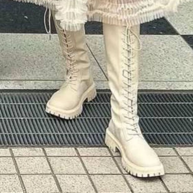 入学式の服に悩む学生→私服のスカートで出席したら…… 衝撃の着こなしに「鳥肌たった」「卒業式みたいな完成度」