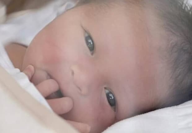 母子同室が開始したママ、ふと赤ちゃんを見たら……　涙ダバダバの光景に「もーーーこれは」「ああぁぁ疲れぶっ飛びました！」