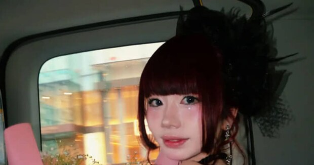 デザイナーが夢だった女性→卒業式で着こなしたドレスは……「やばい泣ける」 圧巻の姿に「見惚れてしまいました」「パラキスの世界すぎて」