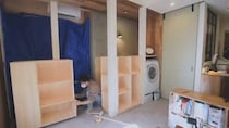 洗濯機横に“使いづらいデッドスペース”→DIYすると……　“洗濯を快適にする”家具に「最高にセンスがいい」「尊敬しかない」