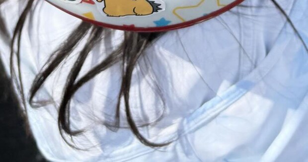 次女「恥ずかしくてアンパンマンのヘルメット着けられない」→困ったママが……　まさかの解決方法に「最初からこの商品だったみたい」