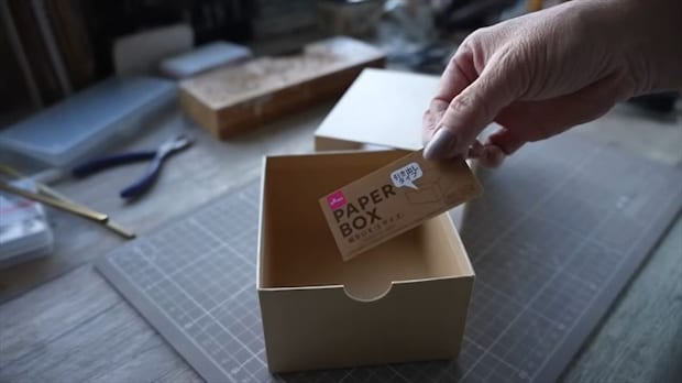 100均アイテムも活用、“理想の文具棚”を作ると……　50代女性のDIY、ヴィンテージ風のステキな出来映えに称賛