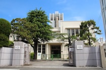 「選んだ過去の自分に感謝」　立地がいい“中国・四国の大学”って？　ランキング上位のお嬢様学校に「大学周辺エリアは県内で一番街」「入学して正解だった！」の声