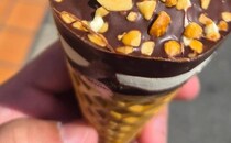 ジャイアントコーンを開けたら……　まさかの中身に「鶏っぽい？」「食べられないよ」と242万表示