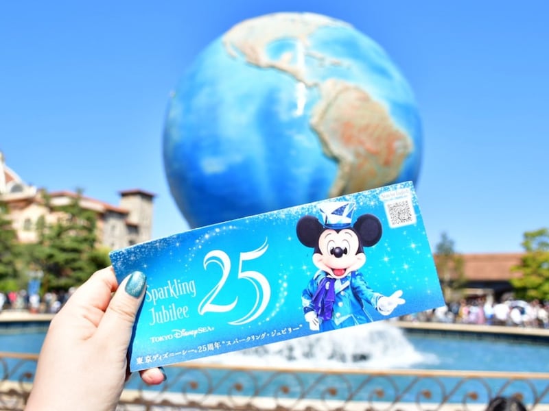 【東京ディズニーシー】「これはリピ確定！」25周年限定“食べ歩きメニュー”が高評価　「おいしそうで神」「とても好みでした」