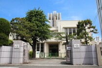 「選んだ過去の自分に感謝」　立地がいい“中国・四国の大学”って？　ランキング上位のお嬢様学校に「大学周辺エリアは県内で一番街」「入学して正解だった！」の声