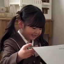 「絶対これ！」娘が一目ぼれしたランドセル→箱を開けると……「今はこんなおしゃれなのがあるんですね！」「とってもお似合い」