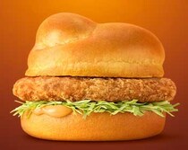 “ガンダム チキンタツタ専用”!?　マック「チキンタツタ」が「ガンダム」とコラボ