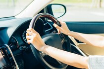 「レギュラーガソリンが安い都道府県」ランキング！　1位は「埼玉県」の158.8円【2026年3月31日時点】