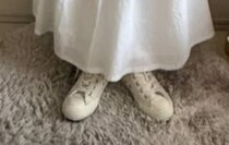 「素敵だなぁ」　60代女性、暖かくなってきた日の“着回し春コーデ”が「トライしてみようかしら」「白ワンピ憧れ」