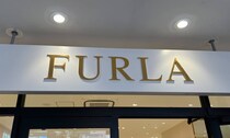 「友達にかわいいと褒められた」　FURLA（フルラ）の“二つ折り財布”が大人気　「コンパクトだけど収納は十分」「長く使えそう」