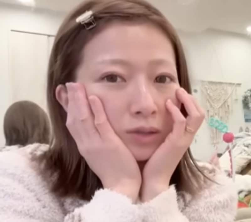 辻希美、第5子出産後の“抜け毛がやばい”→リアルすぎるママの現実に「共感しまくり」「がんばってる証拠」