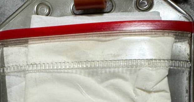 同じ会社に長く勤めた人→社員証ケースの中身を抜いたら……「やべえ」　“まさかの光景”が110万表示　「もう亡霊」「聖骸布初めて見ました」