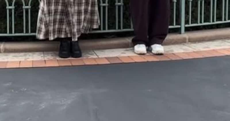 彼女とディズニーへ→並んでいたら、キャストに声をかけられ……　レアすぎる“まさかの光景”に「羨ましい限りです！」「一生の思い出」