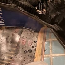 「人生終わってたかも」　家で就寝中、モバイルバッテリーが突然発火→衝撃の光景が1000万表示「他人事じゃない」