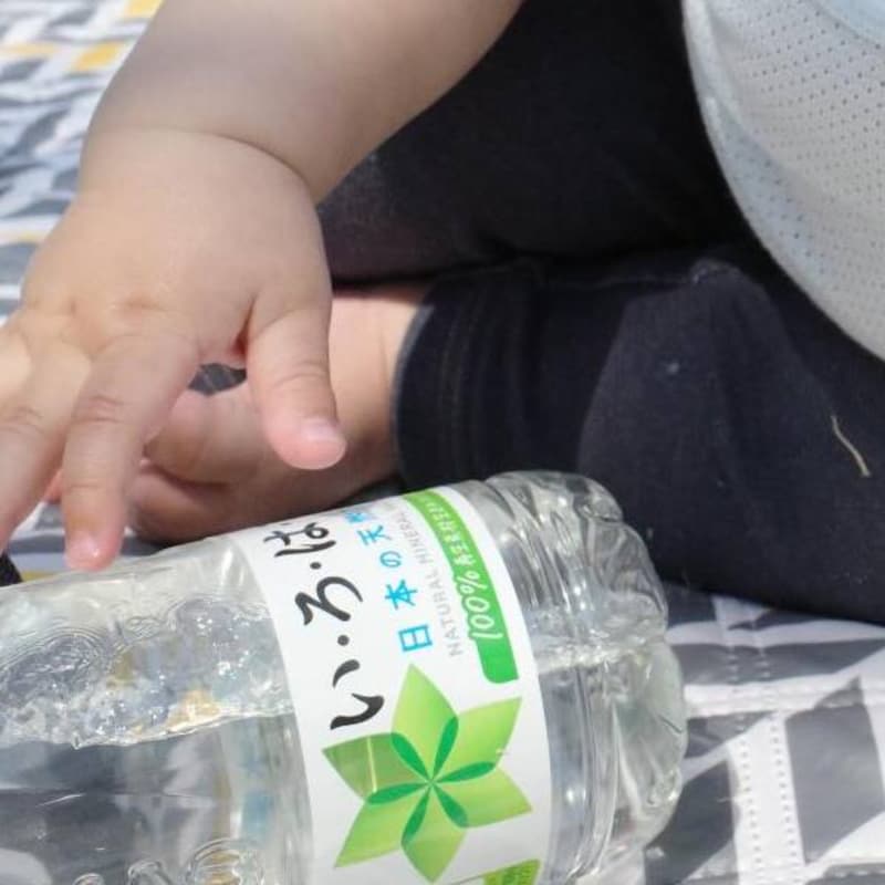 ママが「THE昭和顔」という8カ月赤ちゃん→想像以上の姿に「着こなしてる」「大きくなるのが楽しみ」「男の中の男」