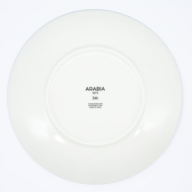 「食パン一つでもサマになる」お皿って？→ARABIAの“万能プレート”が大人気！　「料理の腕が上がった気分」「和・洋使えて優秀」