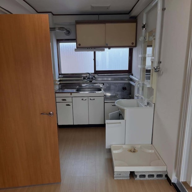 娘の大学進学で購入した古いマンション→パパが手を加えると…… 100万表示の驚きの空間に「同じ部屋とは思えない」「プロ級ですね~」