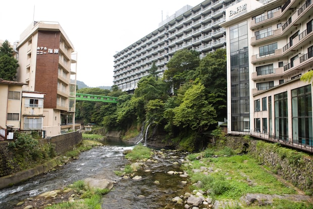 「一泊じゃあ時間が足りません！！」子連れでも“楽しんで休める温泉宿”が人気！　「毎月通いたい」「ラウンジもすごく快適」「子供連れでも安心！」